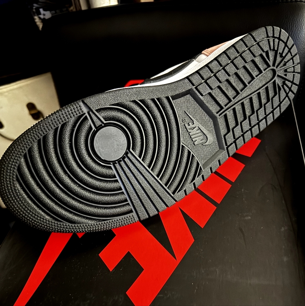 Nike Air Jordan 1 Retro Low OG Sneakers - Picture 6 of 6